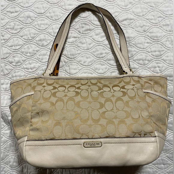 Coach Park Signature Carrie Tote in Light Khaki & Parchment - Picture 1 of 5